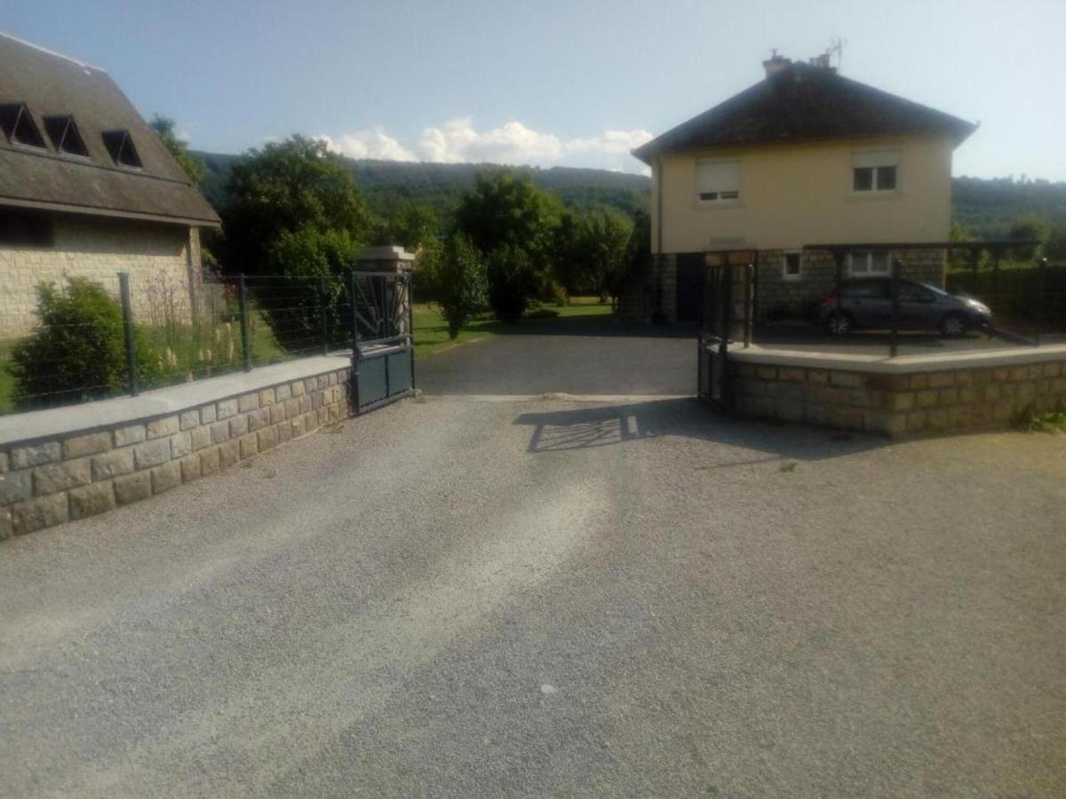 La Clematite D'Olt Apartamento Saint-Côme-dʼOlt Exterior foto